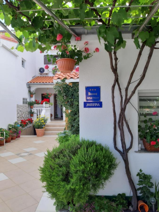 Apartmani Jozefina Omišalj Екстериор снимка