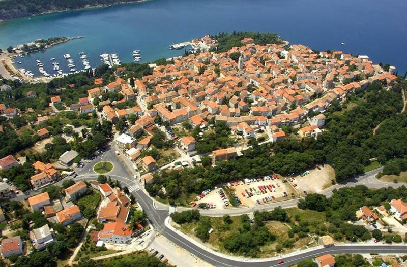 Apartmani Jozefina Omišalj Екстериор снимка